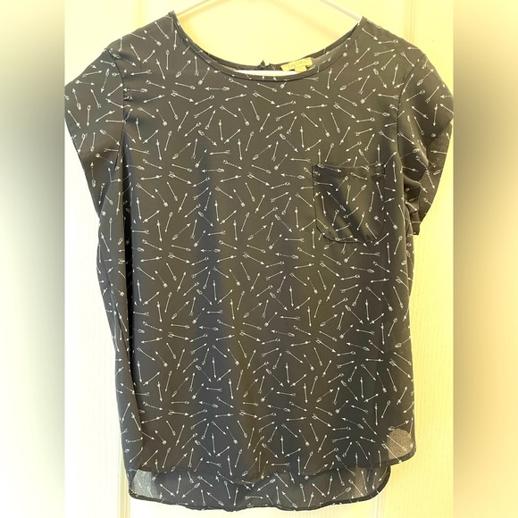 Lily White, short sleeve black top - Picture 1 of 3